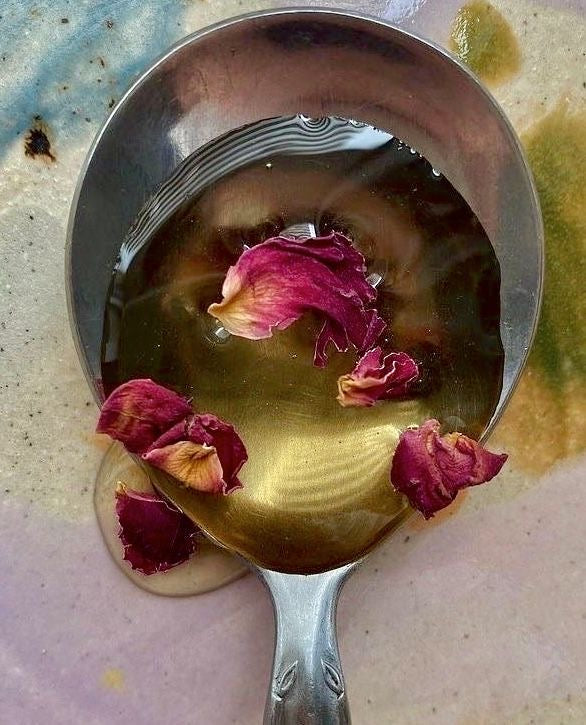 Beauty Rooted in Wellness: A Holistic Approach to Self-Care 🪞